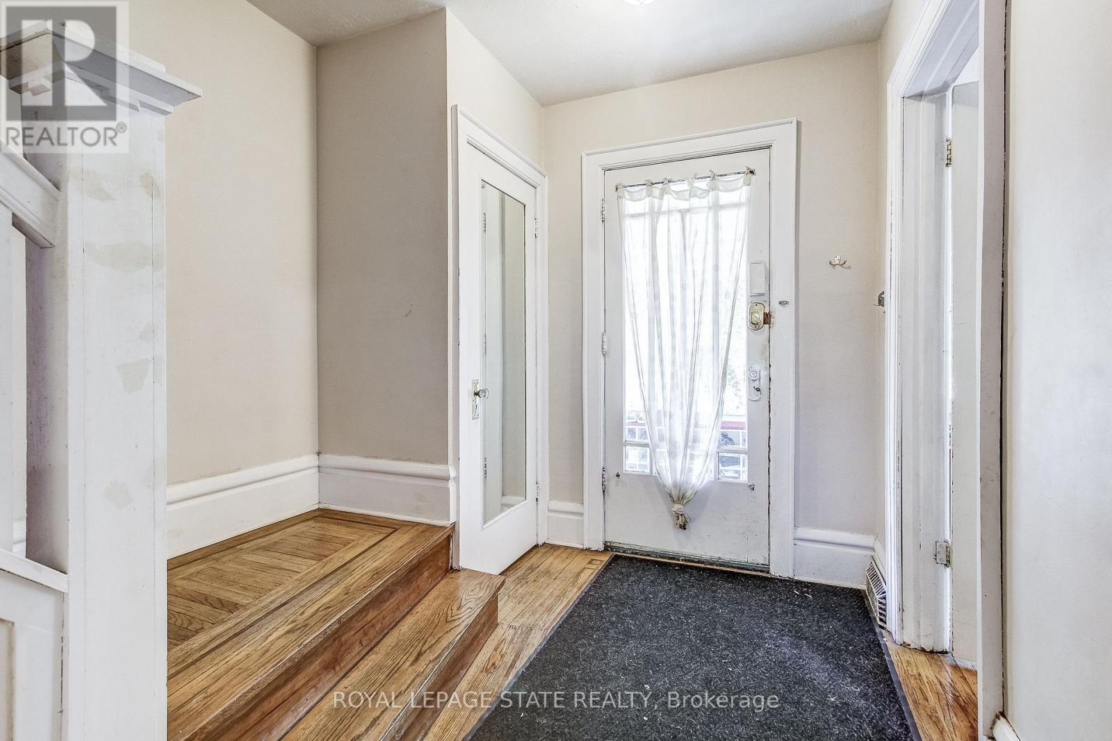 Photo 5 of 110 Dromore Crescent, Hamilton ON