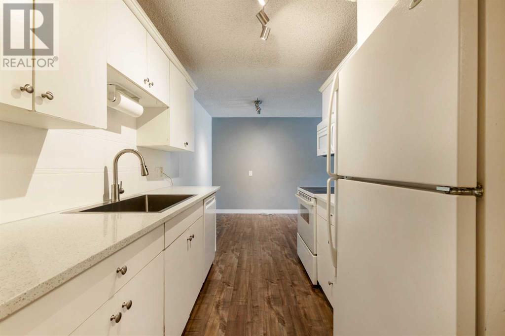 Single Family House for Sale in    Street NW Varsity Calgary 
