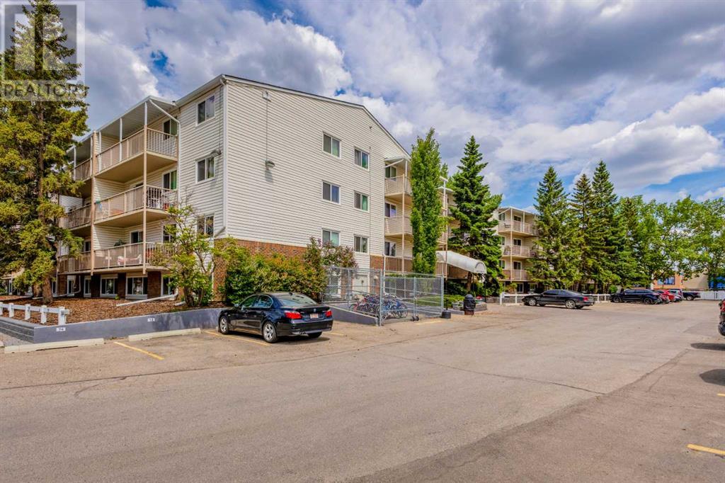 Single Family House for Sale in    Street NW Varsity Calgary 