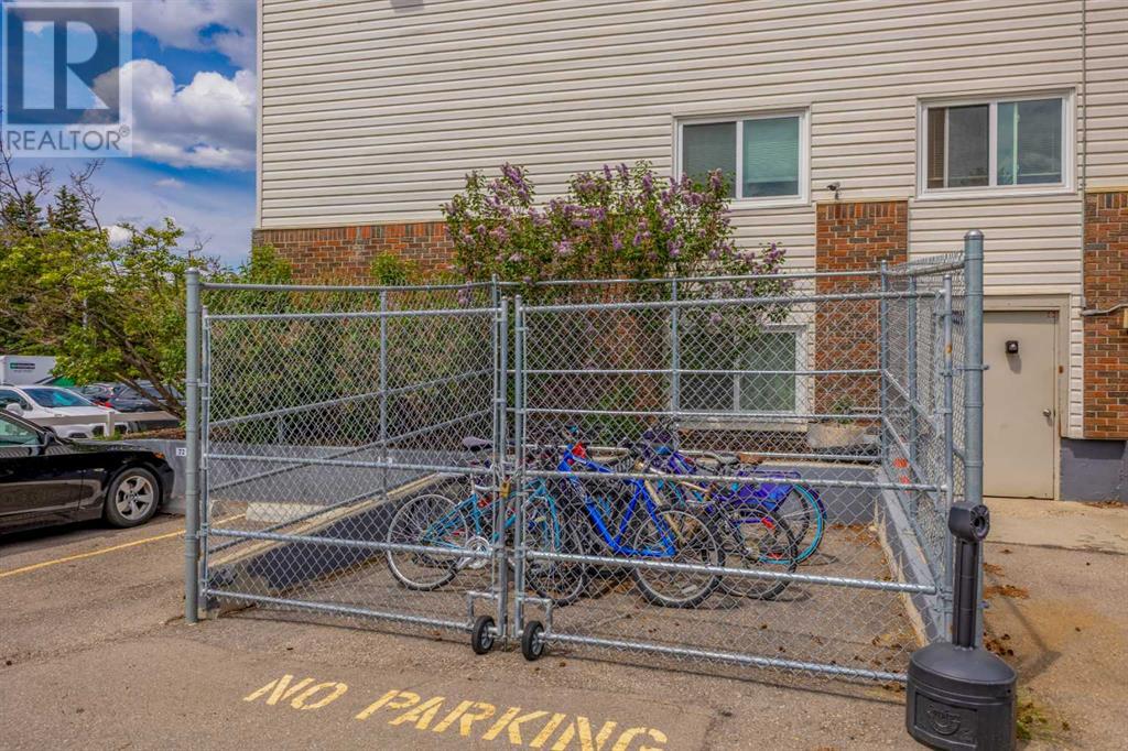 Single Family House for Sale in    Street NW Varsity Calgary 