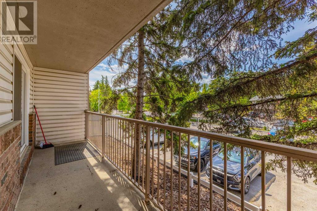 Single Family House for Sale in    Street NW Varsity Calgary 