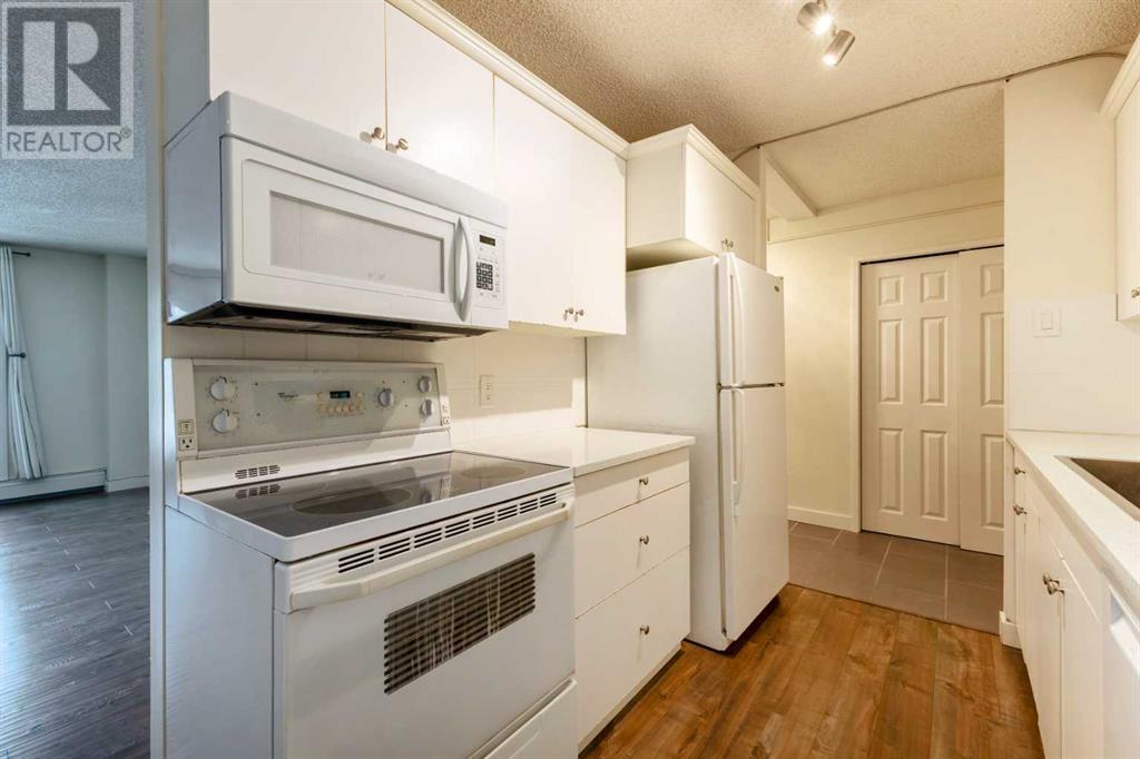 Single Family House for Sale in    Street NW Varsity Calgary 