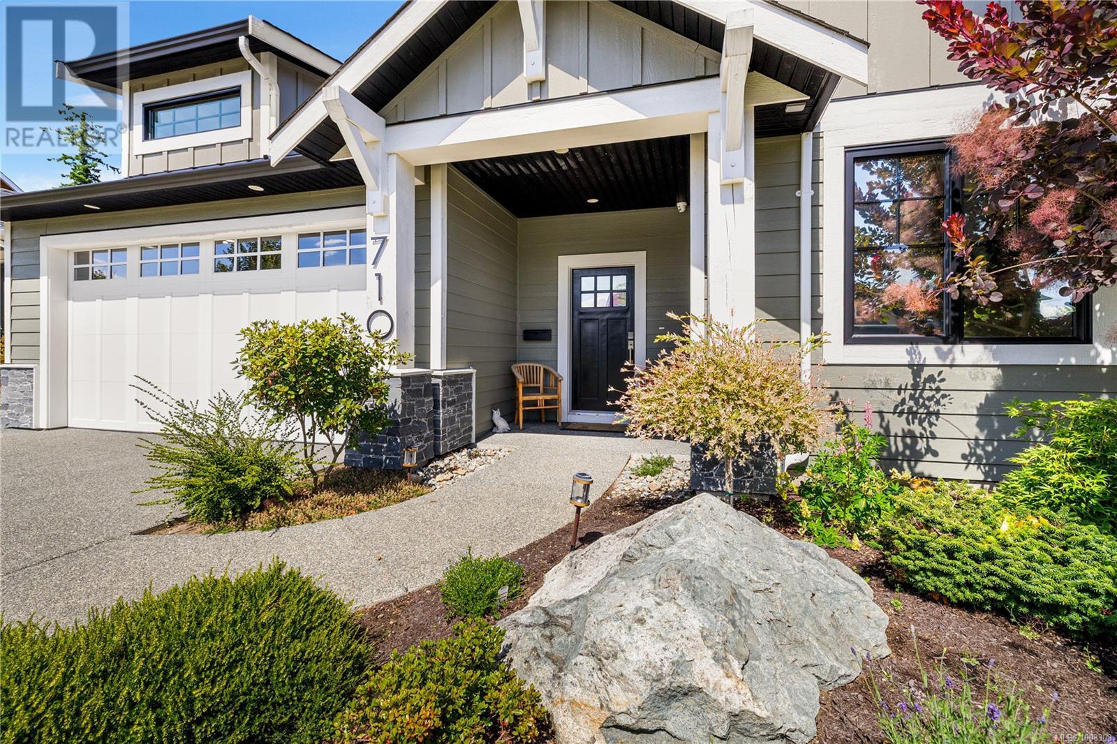 Photo 3 of 710 Salal St, Campbell River BC