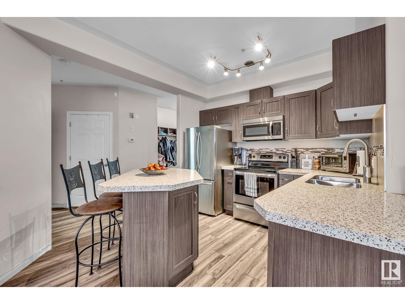 Photo 11 of 104 10046 110 St Nw, Edmonton AB