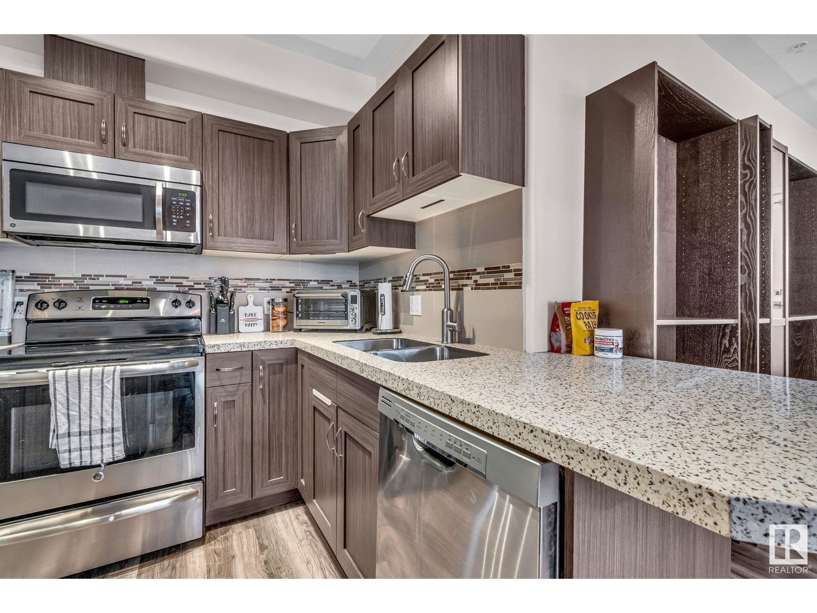 Photo 15 of 104 10046 110 St Nw, Edmonton AB