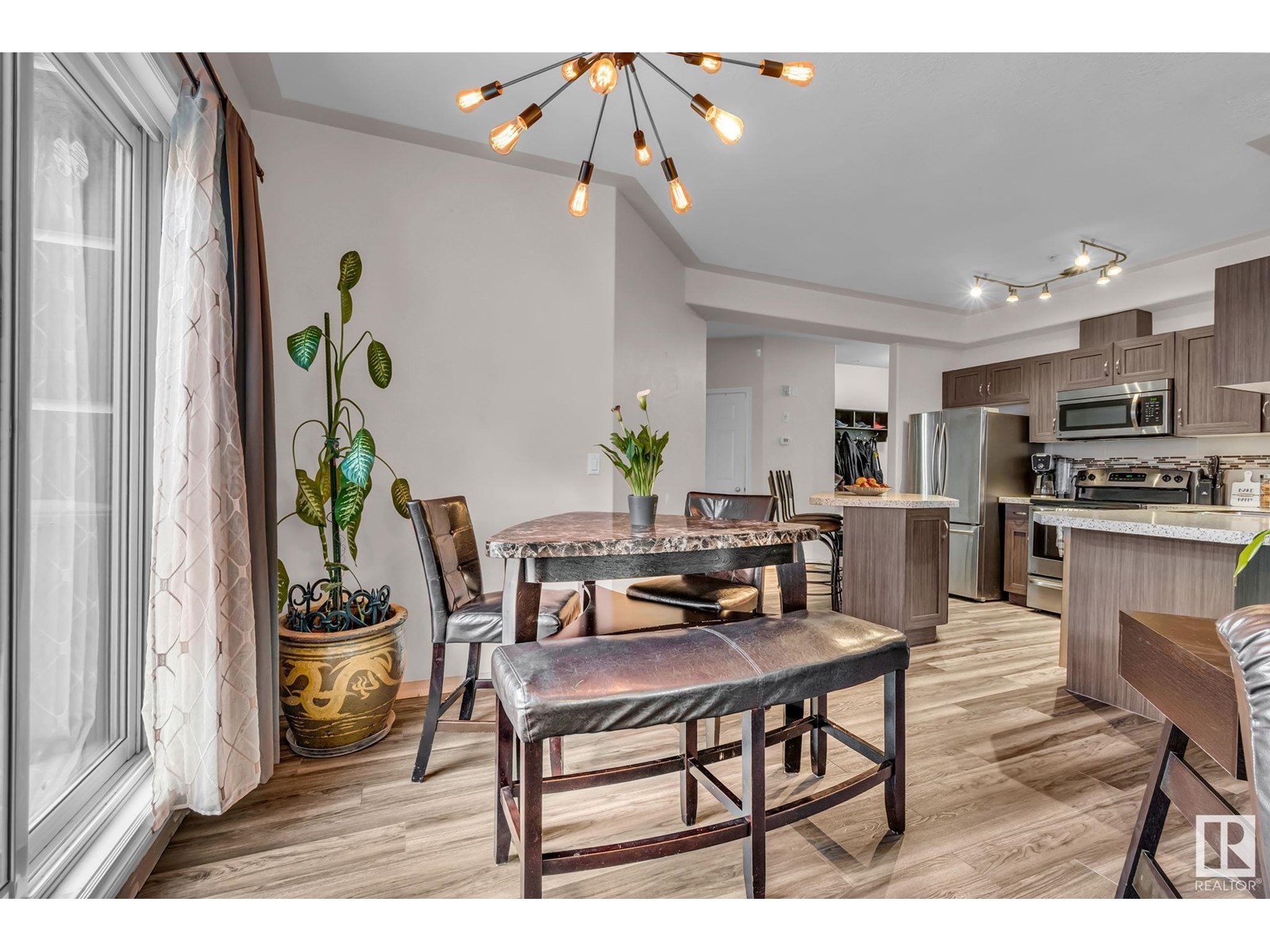 Photo 5 of 104 10046 110 St Nw, Edmonton AB