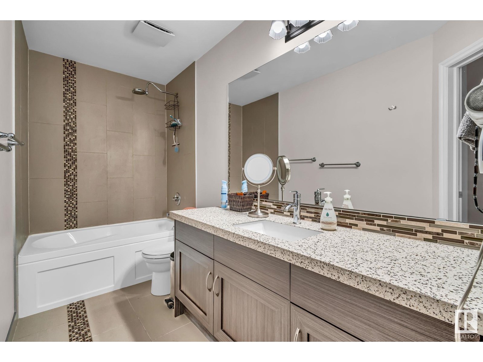 Photo 7 of 104 10046 110 St Nw, Edmonton AB