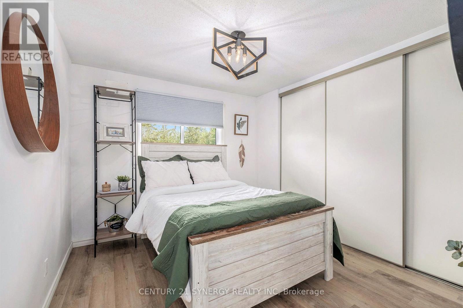 Photo 10 of 127 Woodfield Drive, Ottawa ON