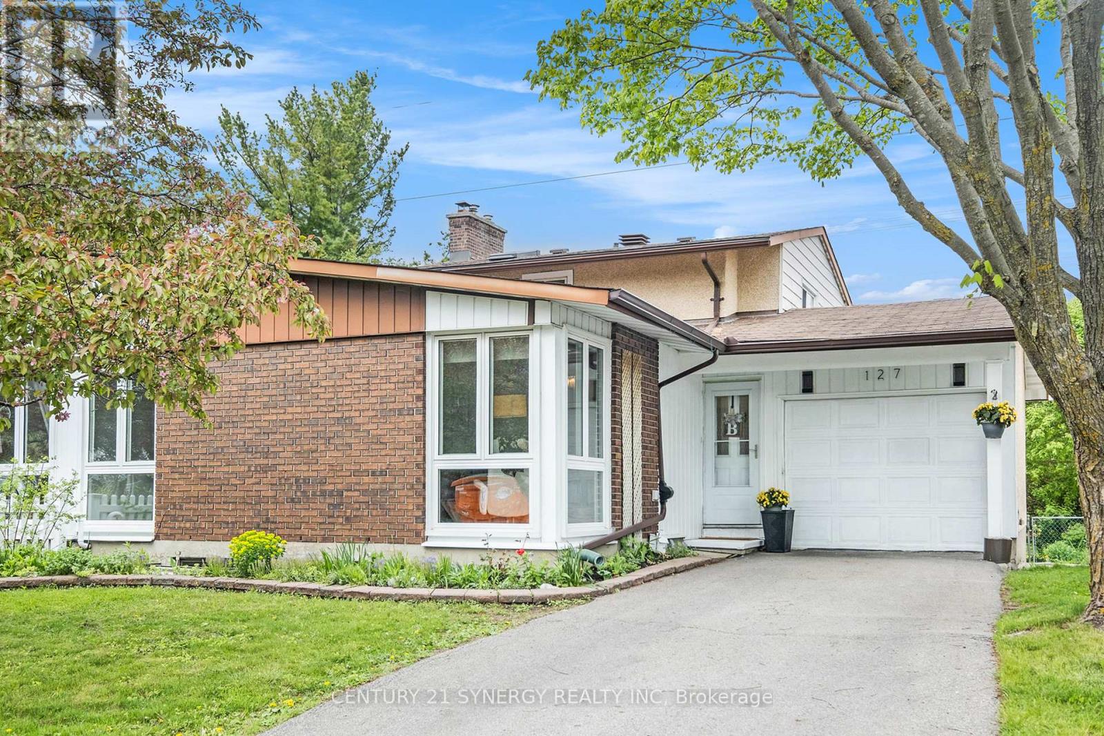 Photo 16 of 127 Woodfield Drive, Ottawa ON