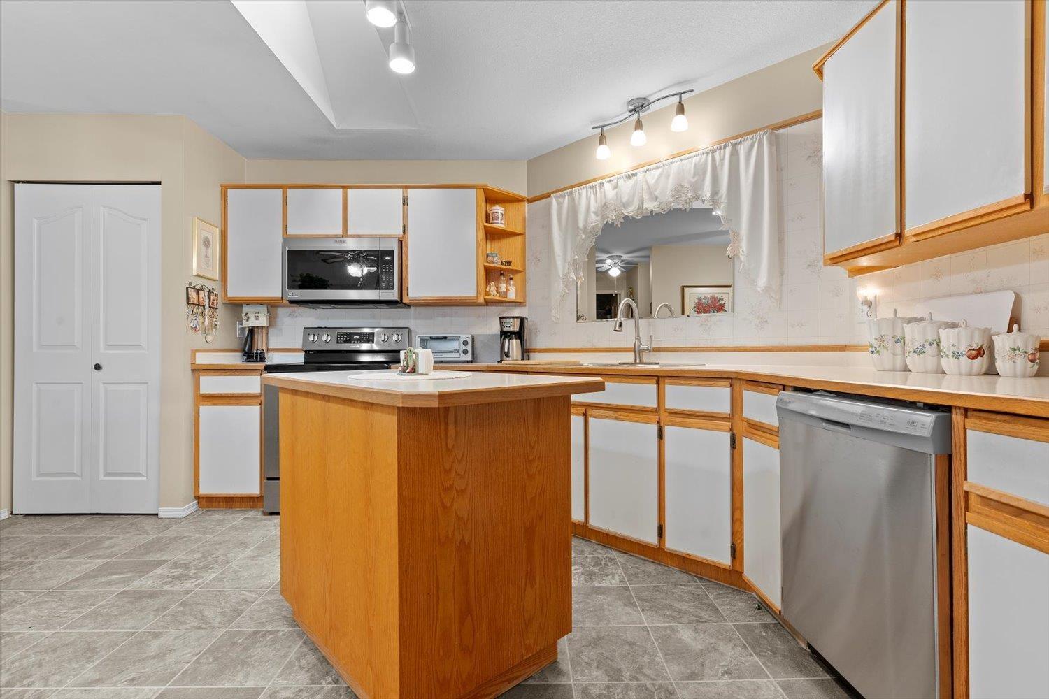 306 45660 KNIGHT ROAD, Sardis West Vedder, Chilliwack