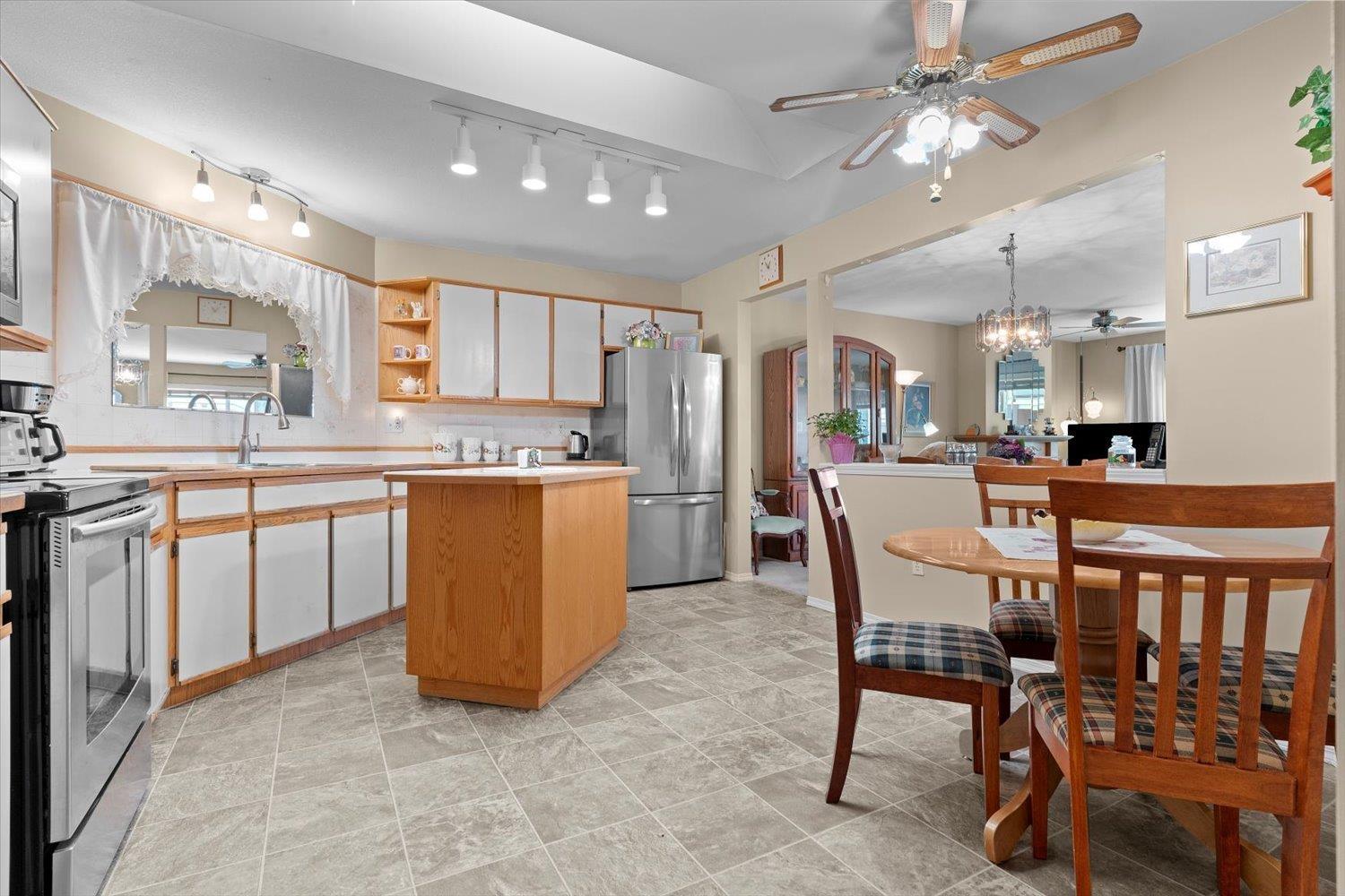 306 45660 KNIGHT ROAD, Sardis West Vedder, Chilliwack