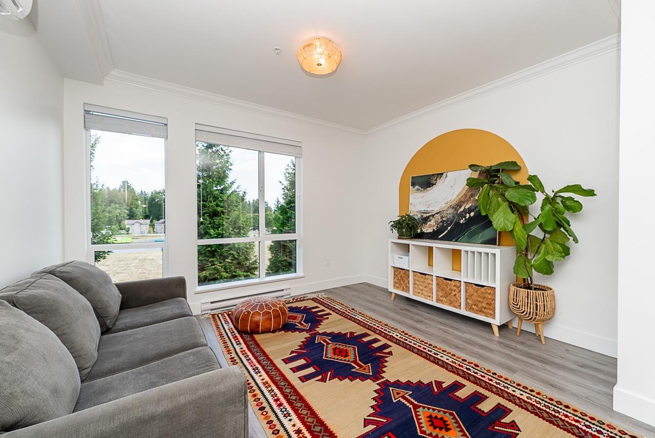 Photo 12 of 43 15775 Mountain View Drive, Surrey BC