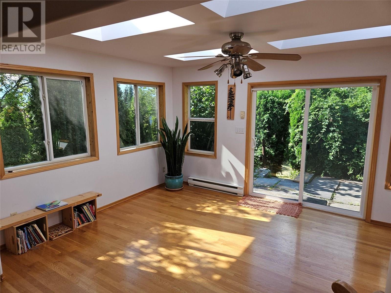 929 Dogwood Street, Creston