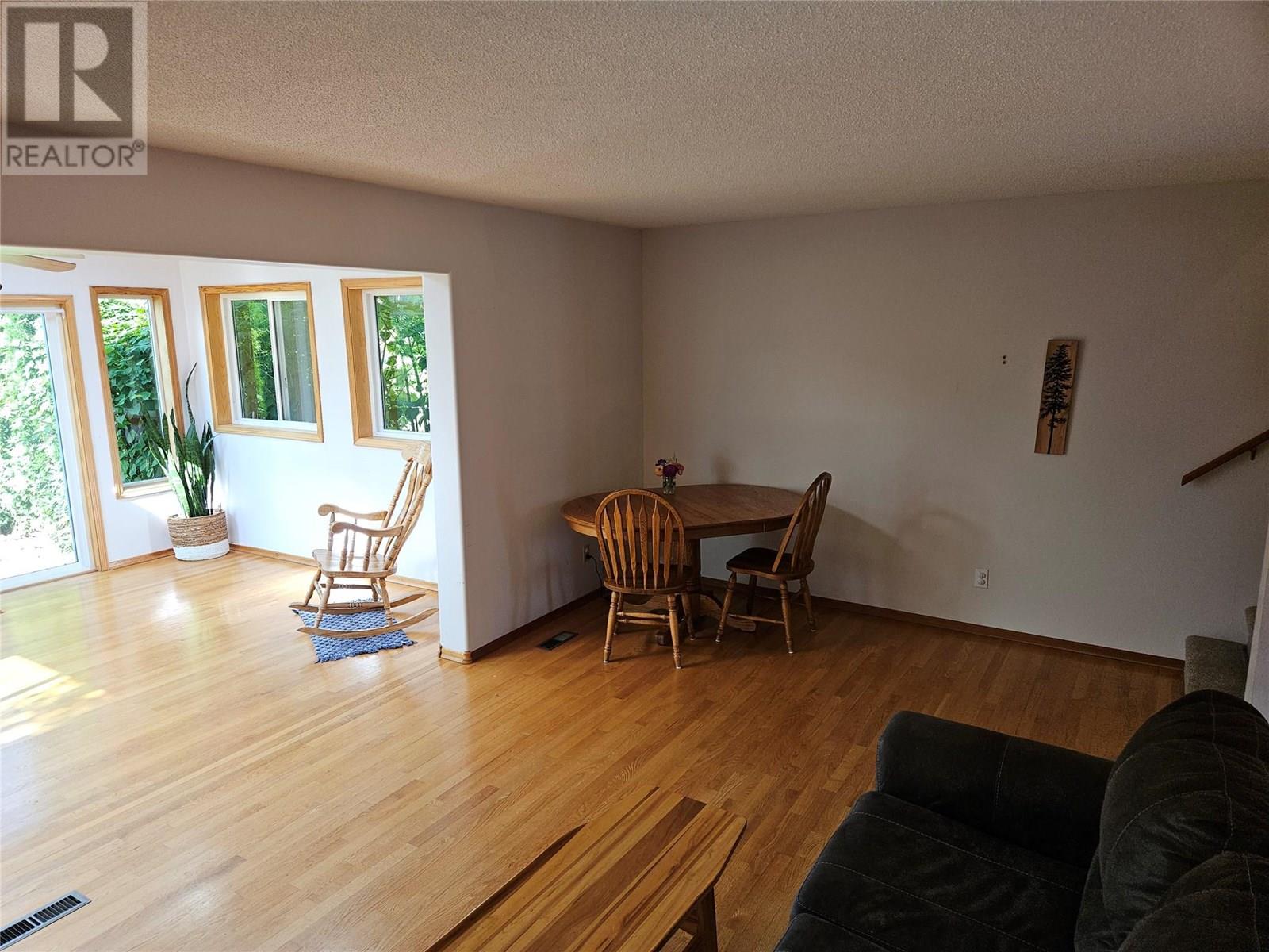 929 Dogwood Street, Creston