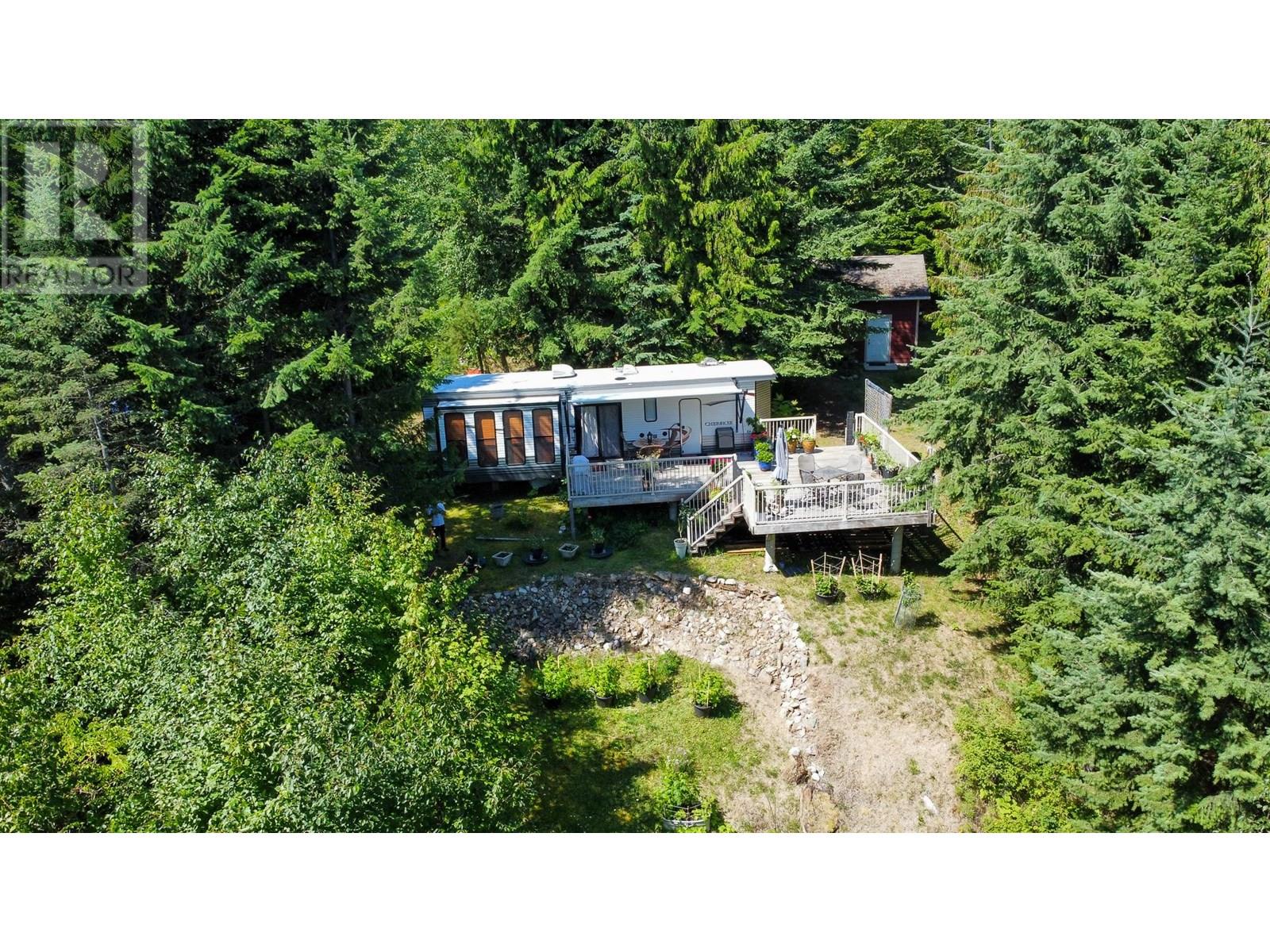 Photo 8 of 6240 Lake Street, Kaslo BC