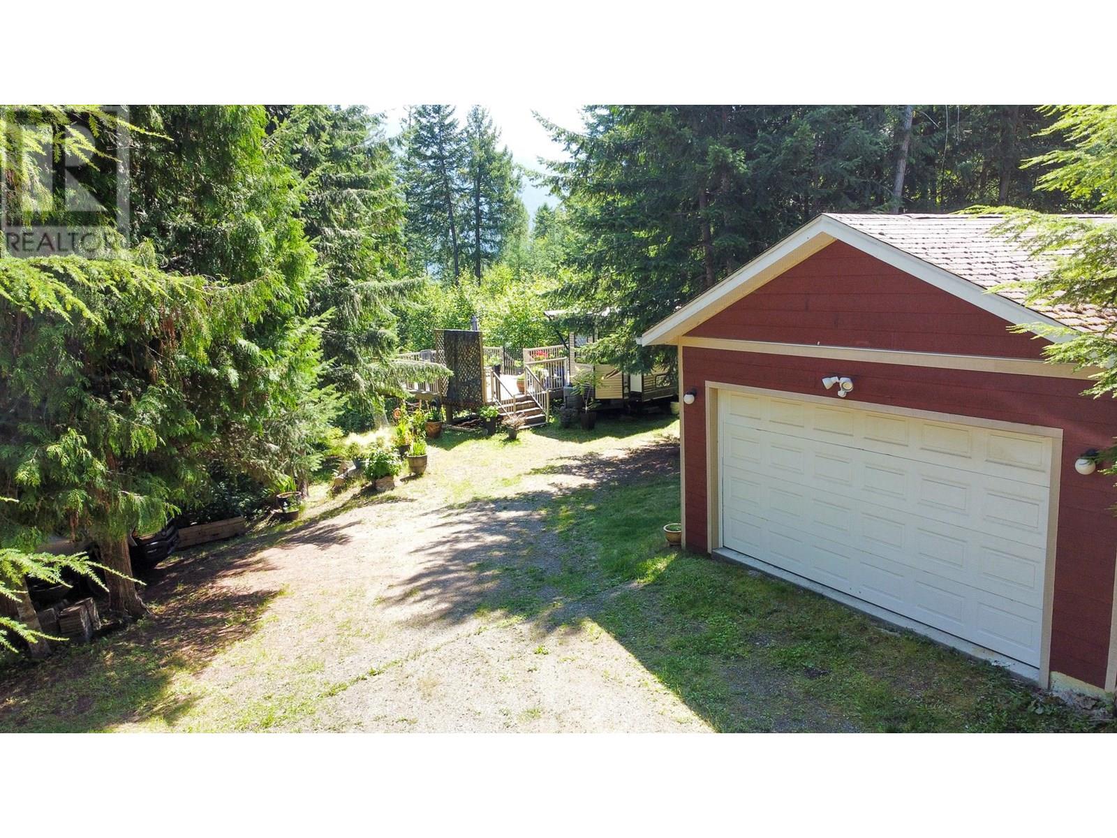 Photo 4 of 6240 Lake Street, Kaslo BC