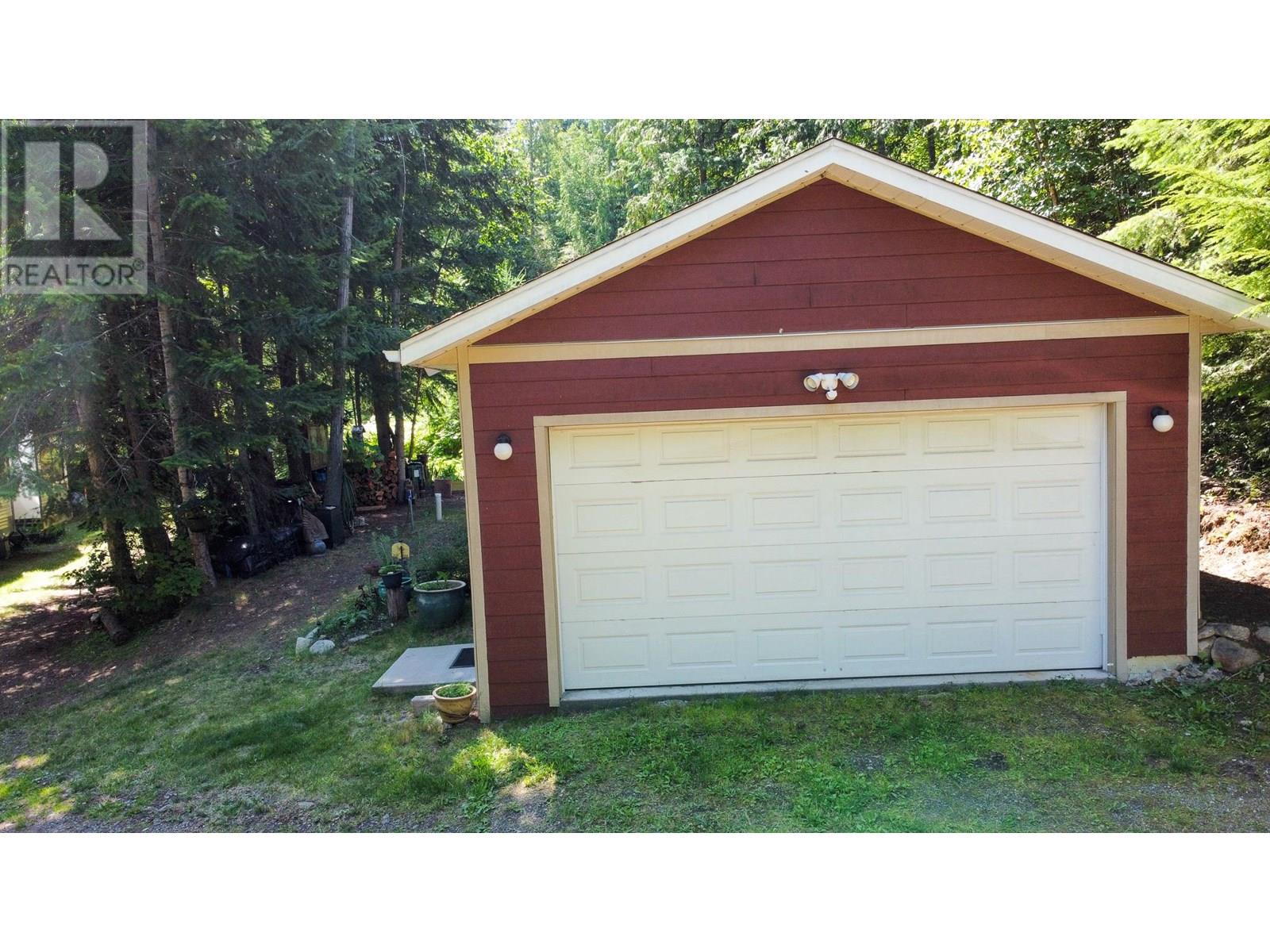 Photo 25 of 6240 Lake Street, Kaslo BC