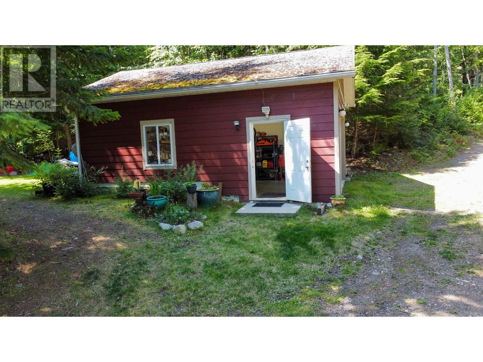 Photo 14 of 6240 Lake Street, Kaslo BC