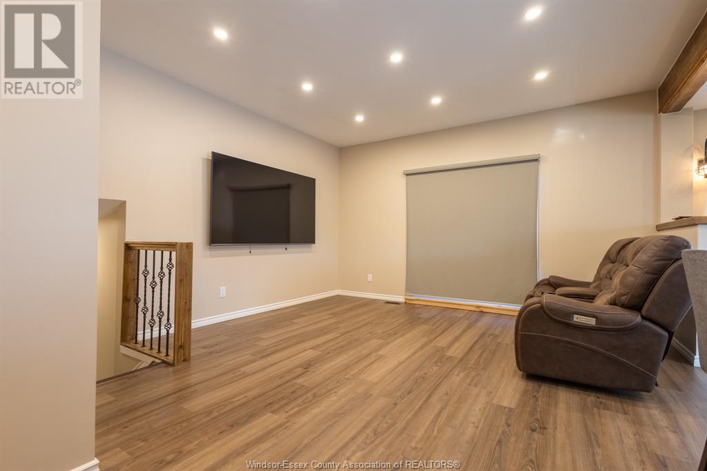 Photo 4 of 1695 Division Road North, Kingsville ON