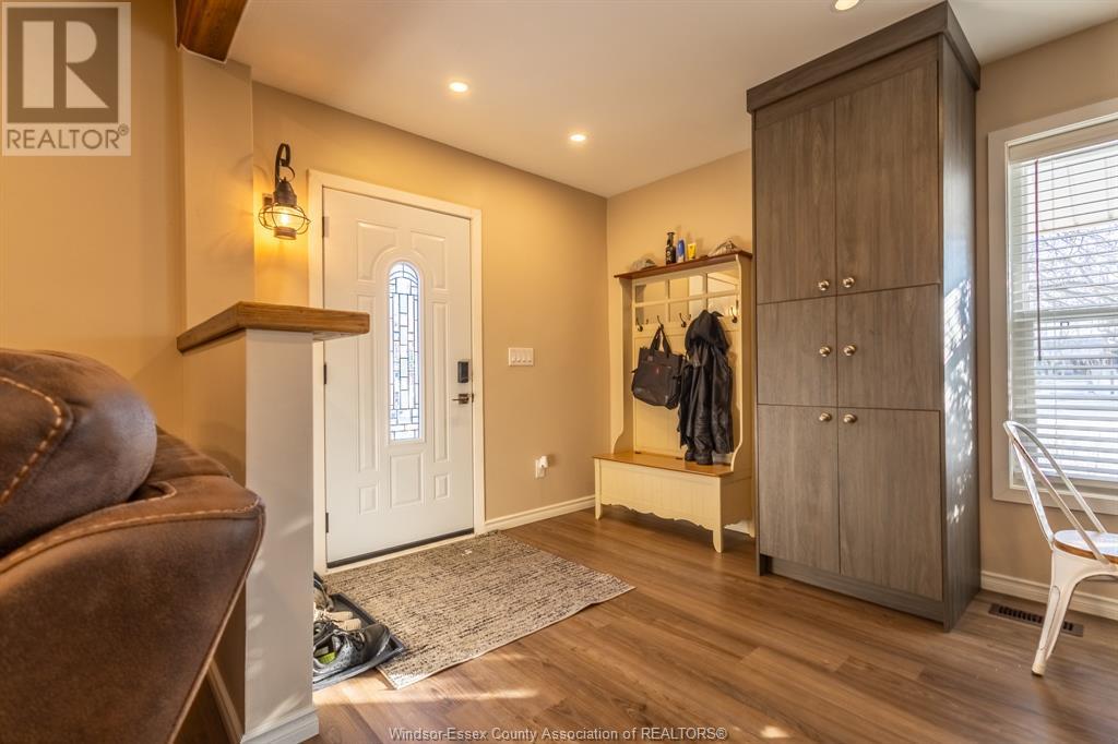 Photo 3 of 1695 Division Road North, Kingsville ON