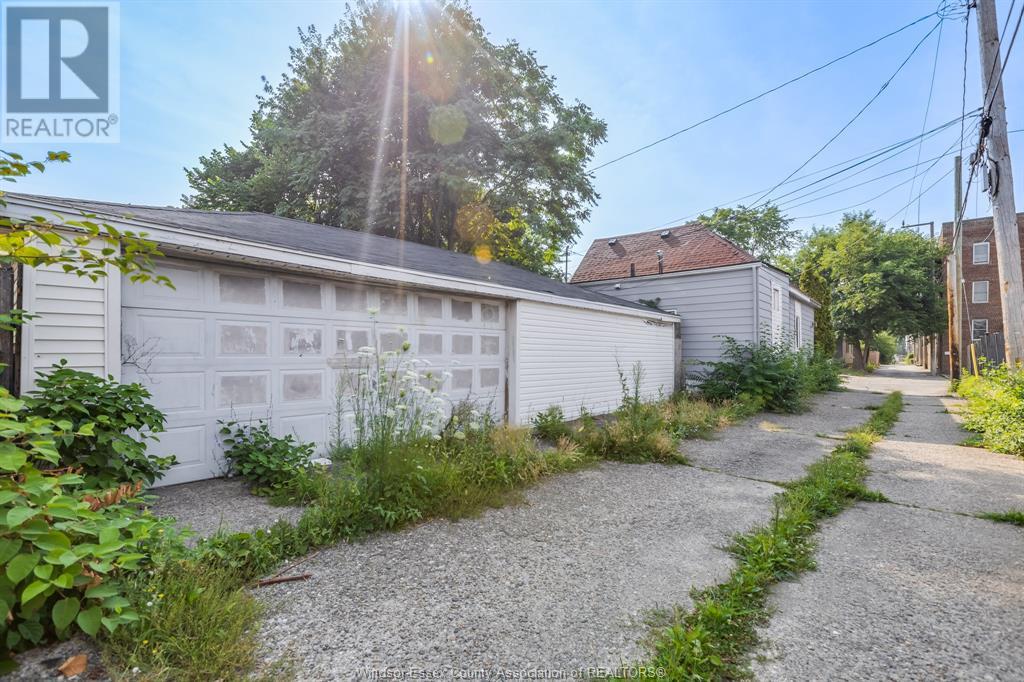 Photo 21 of 868 Tuscarora, Windsor ON