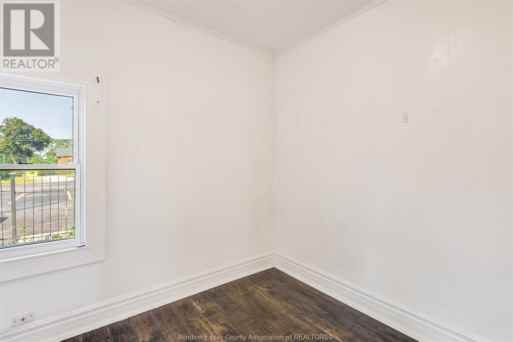 Photo 12 of 868 Tuscarora, Windsor ON