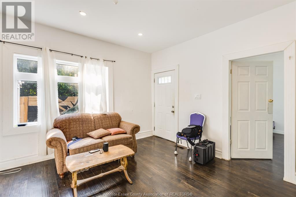 Photo 8 of 868 Tuscarora, Windsor ON