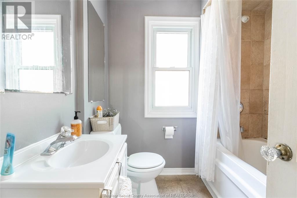 Photo 15 of 436 Partington, Windsor ON