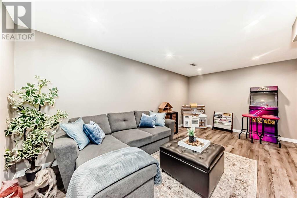 Single Family House for Sale in   Galbraith Drive SW Glamorgan Calgary 