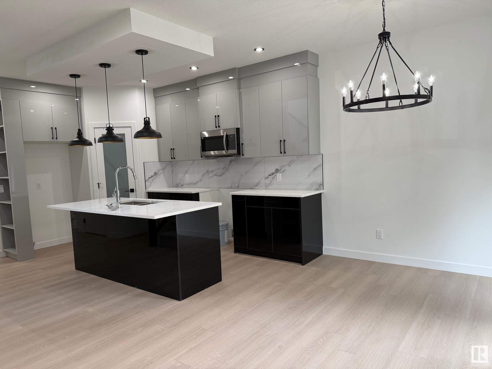 Photo 5 of 4912 46 St, Beaumont AB