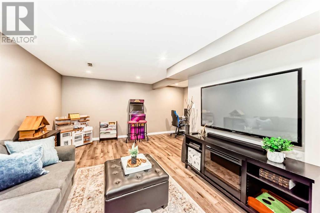Single Family House for Sale in   Galbraith Drive SW Glamorgan Calgary 