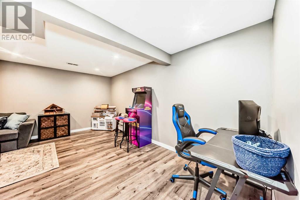 Single Family House for Sale in   Galbraith Drive SW Glamorgan Calgary 
