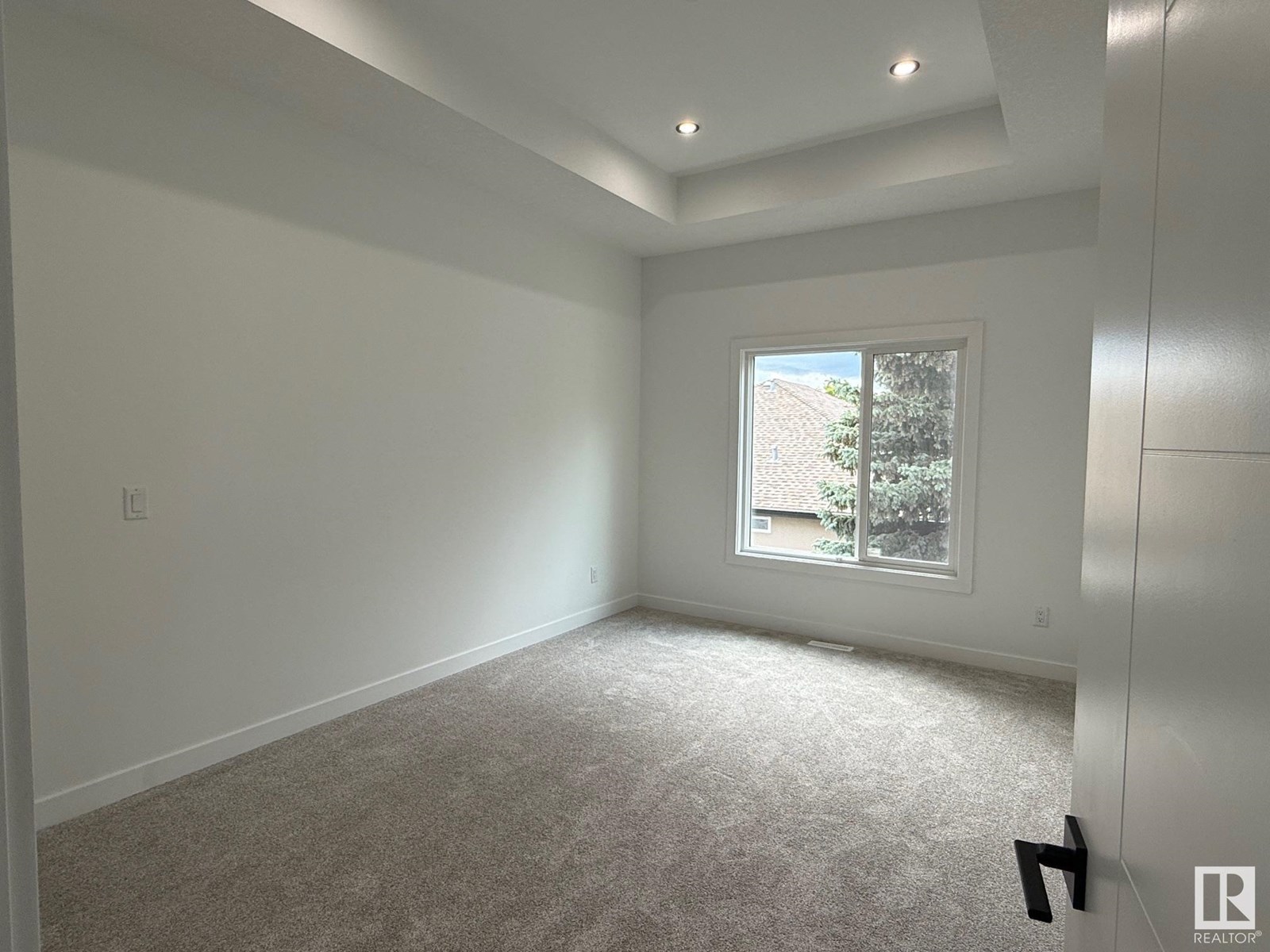 Photo 10 of 4912 46 St, Beaumont AB