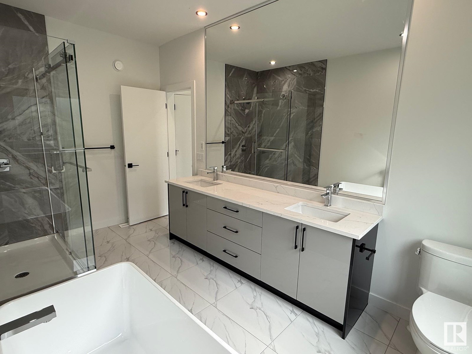 Photo 11 of 4912 46 St, Beaumont AB