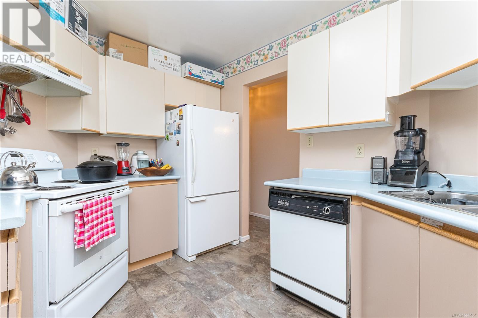 Single Family House for Sale in C  Elk Lake Dr Saanich 