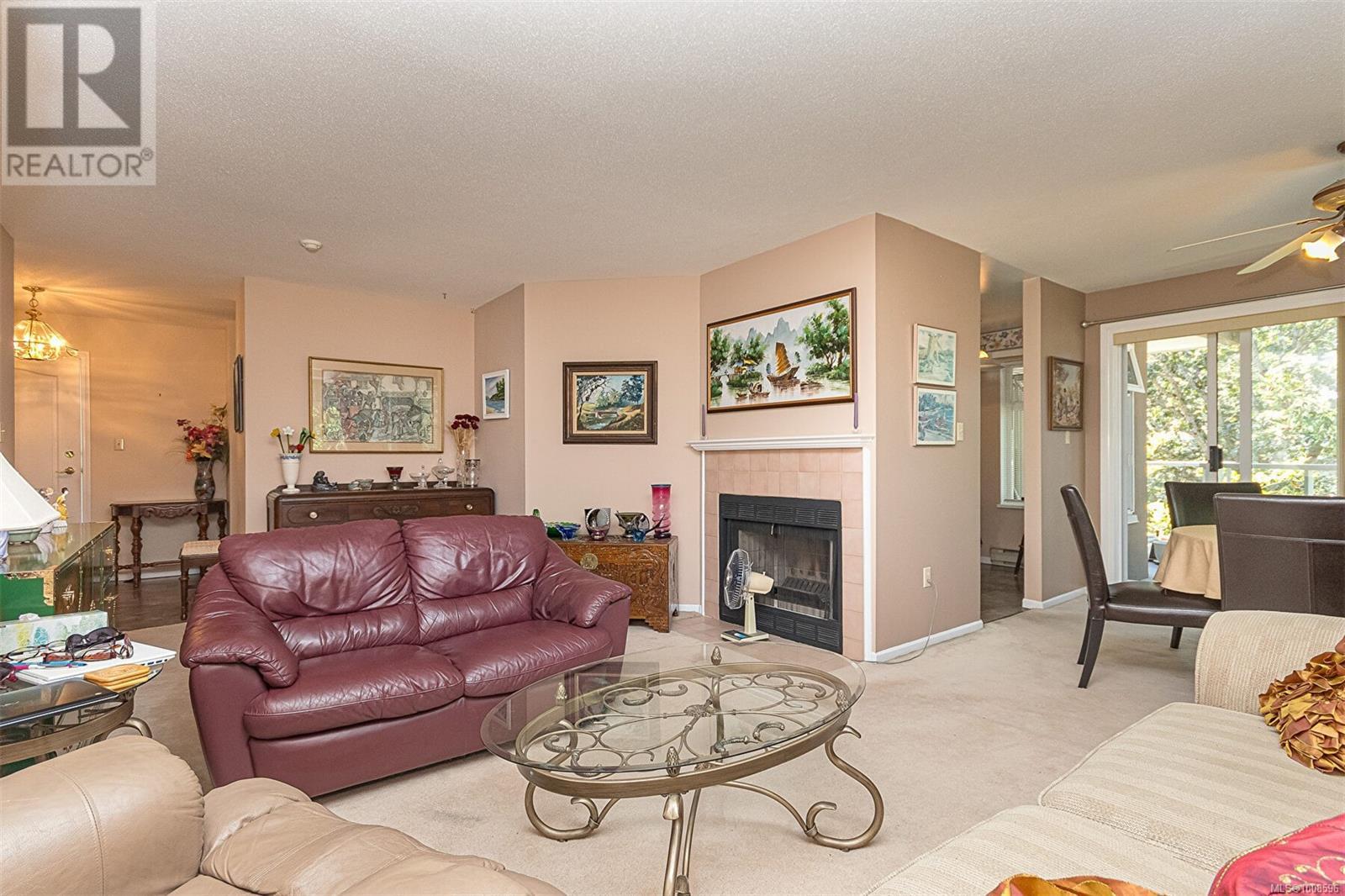 Single Family House for Sale in C  Elk Lake Dr Saanich 