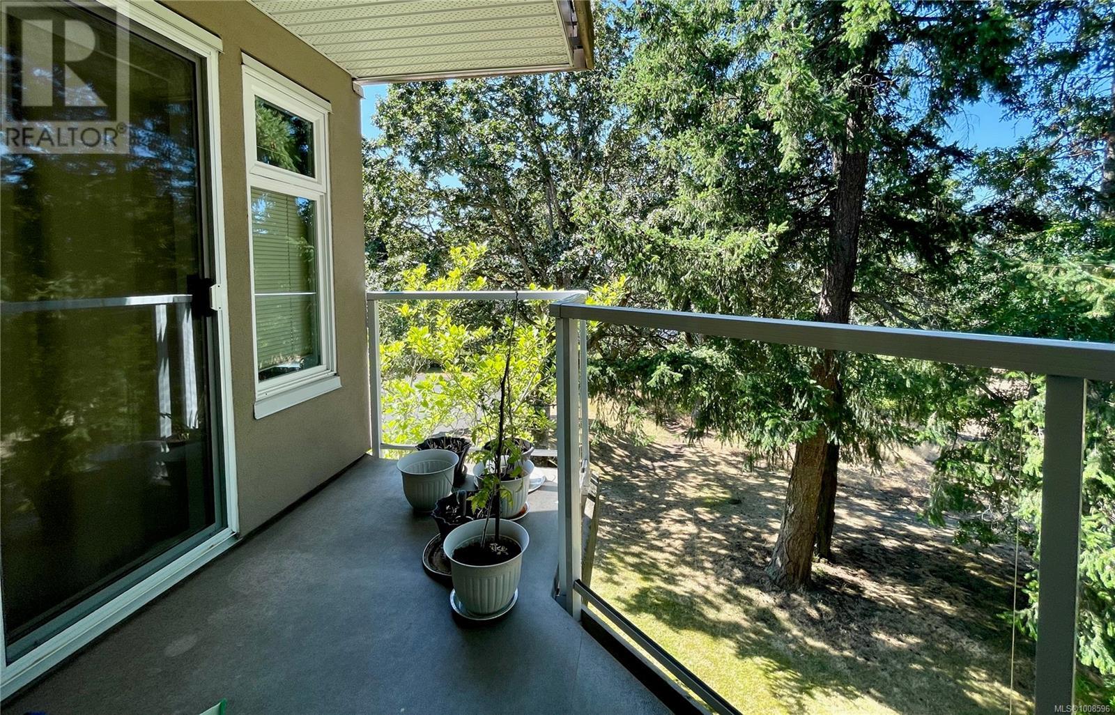 Single Family House for Sale in C  Elk Lake Dr Saanich 