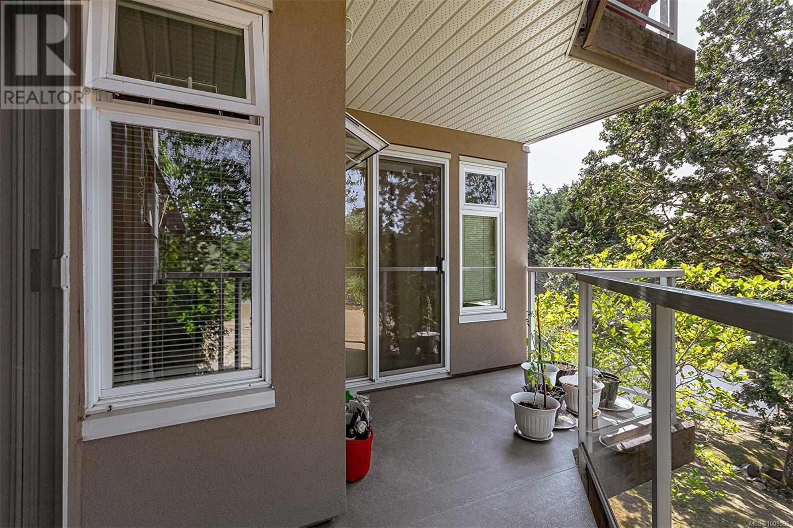 Single Family House for Sale in C  Elk Lake Dr Saanich 