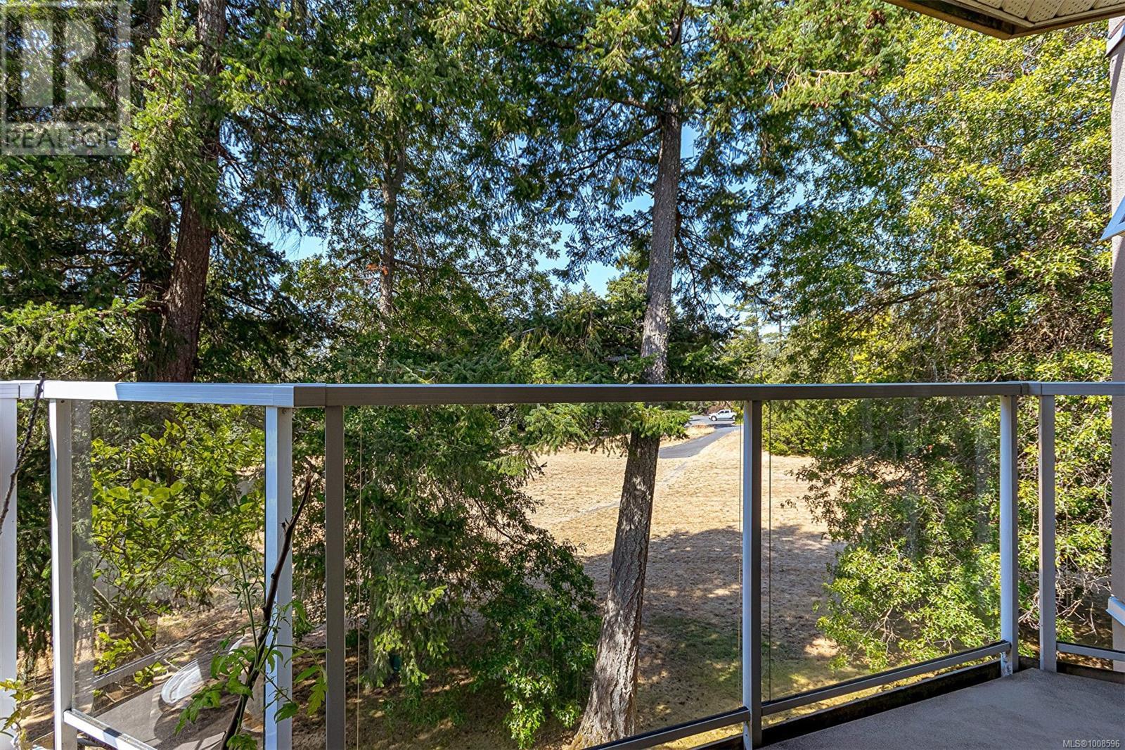 Single Family House for Sale in C  Elk Lake Dr Saanich 