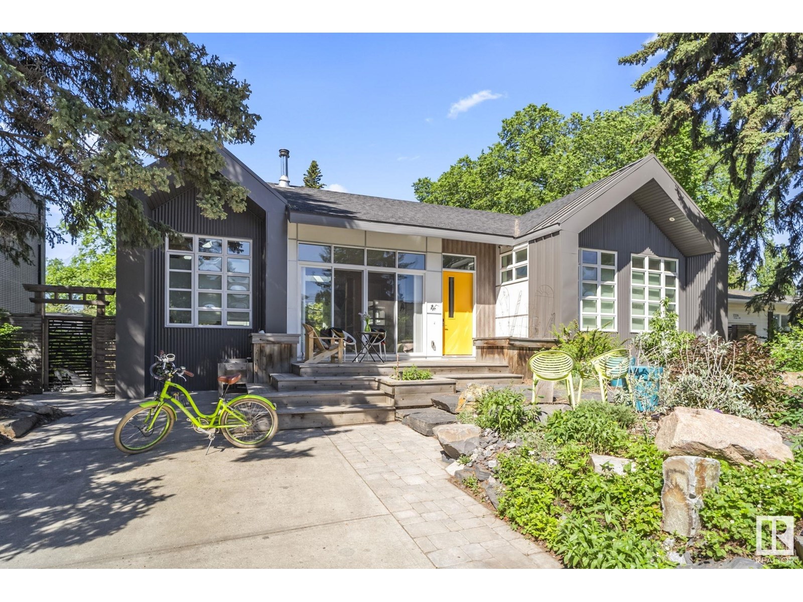 Photo 2 of 7222 119 St Nw, Edmonton AB