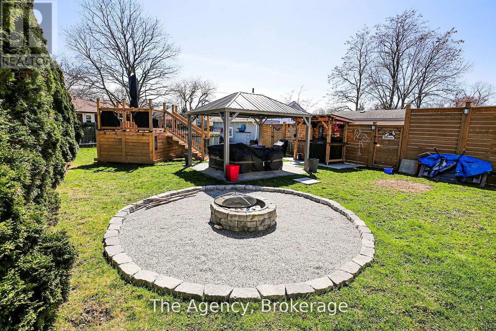 Photo 11 of 14 Heywood Avenue, St Catharines ON