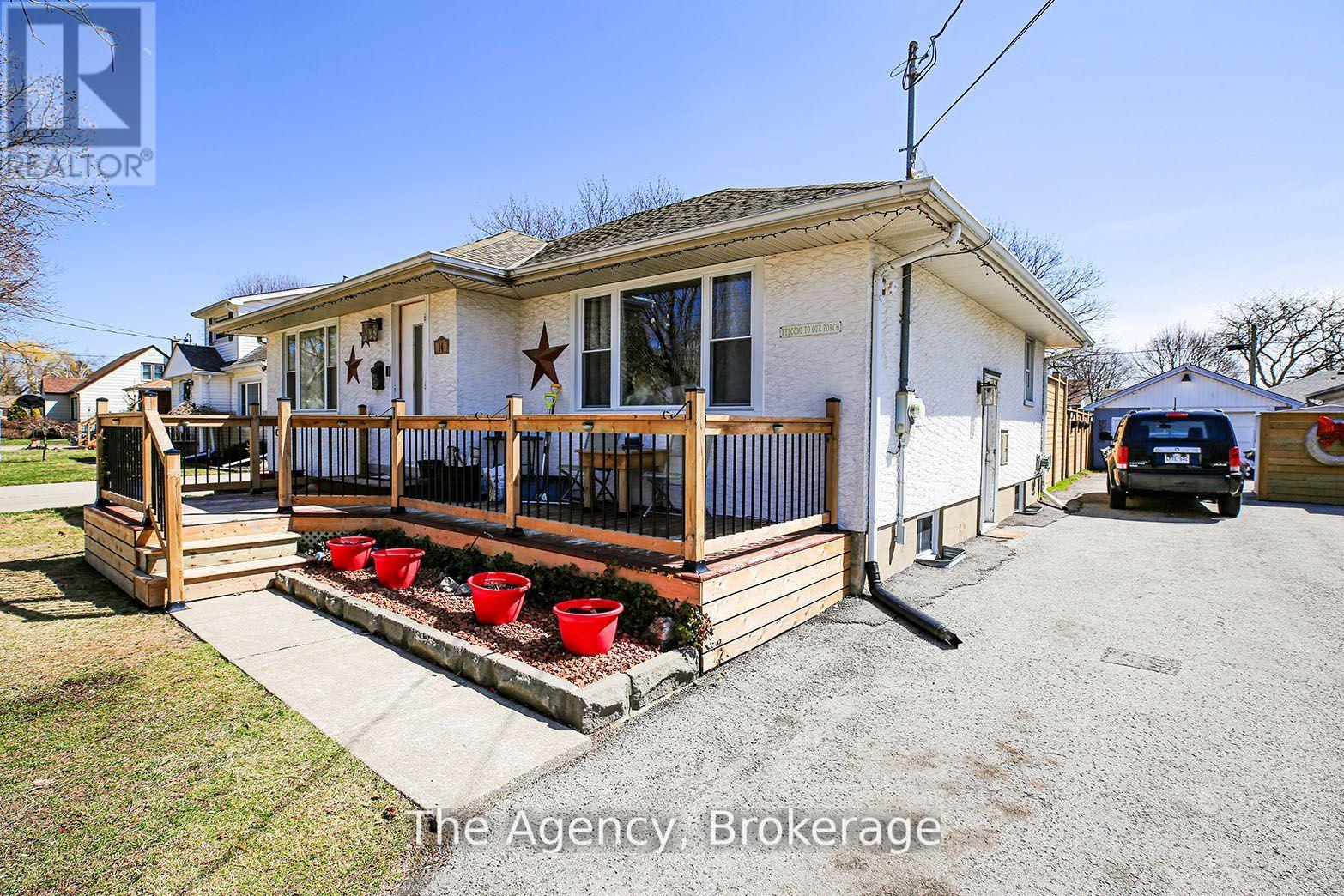 Photo 10 of 14 Heywood Avenue, St Catharines ON