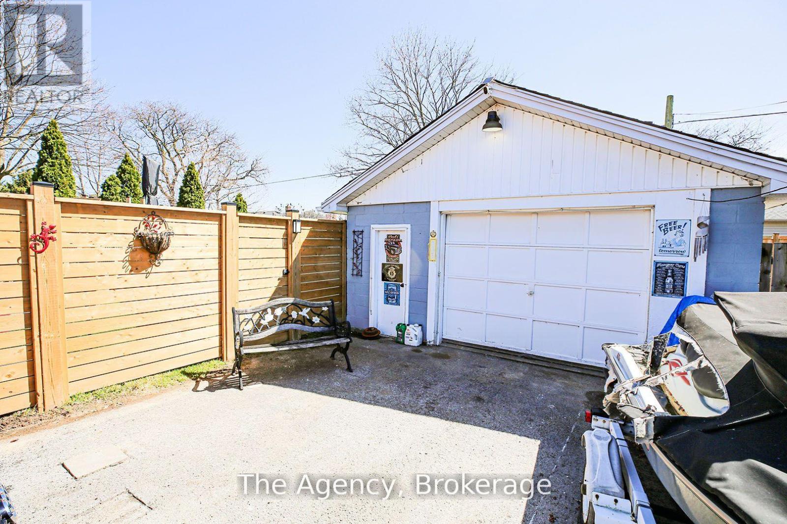 Photo 8 of 14 Heywood Avenue, St Catharines ON
