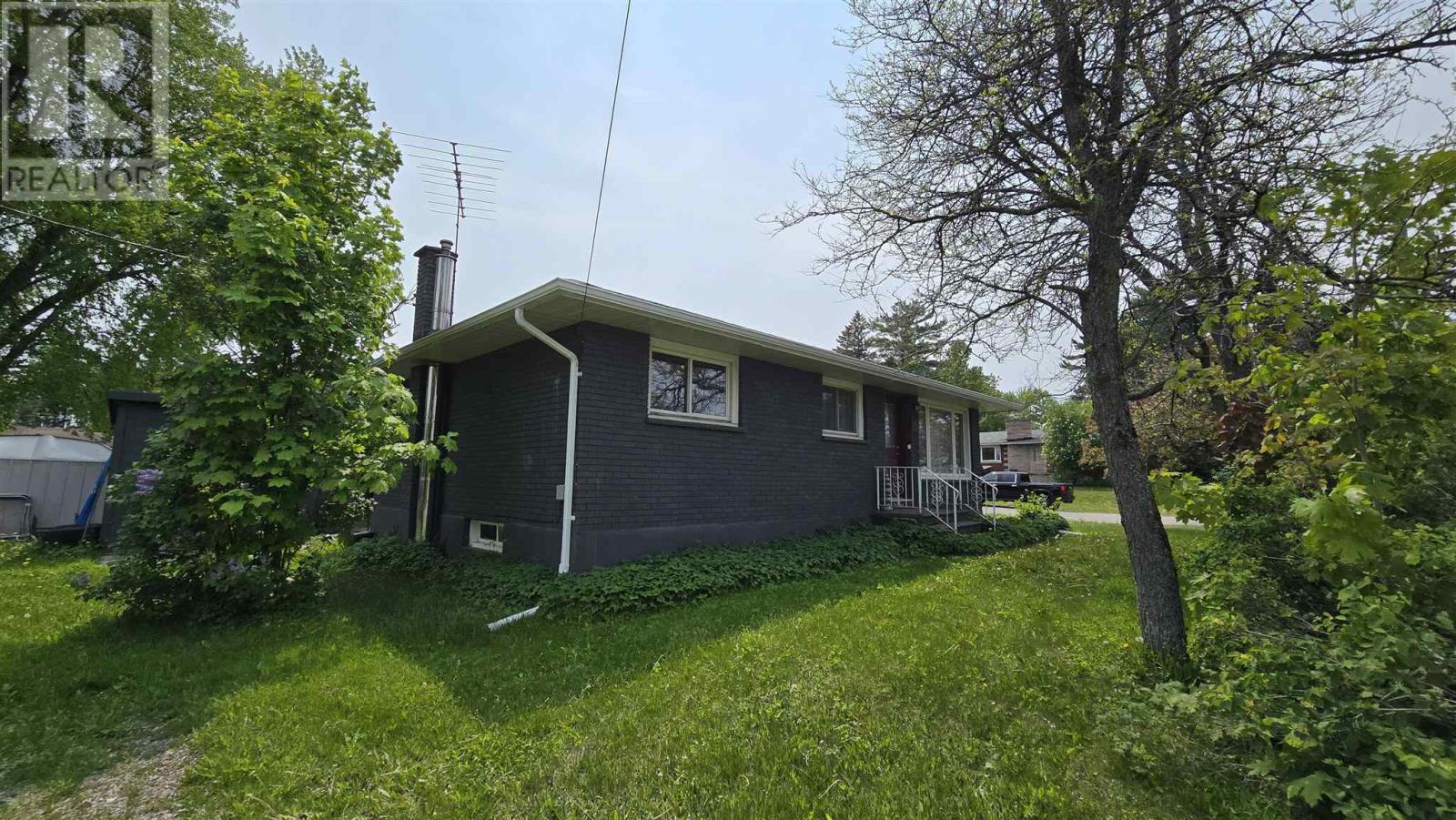 Photo 42 of 51 Capp Ave, Sault Ste Marie ON