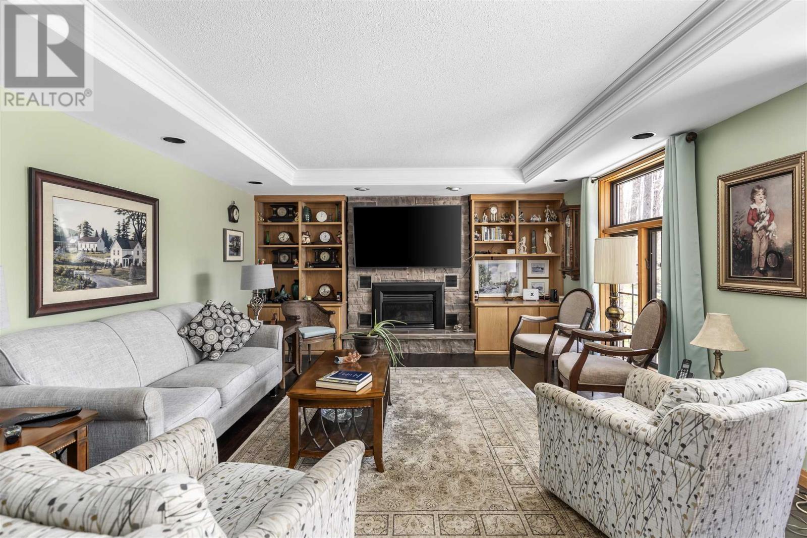 Photo 11 of 1409 Littleton St, Richards Landing ON