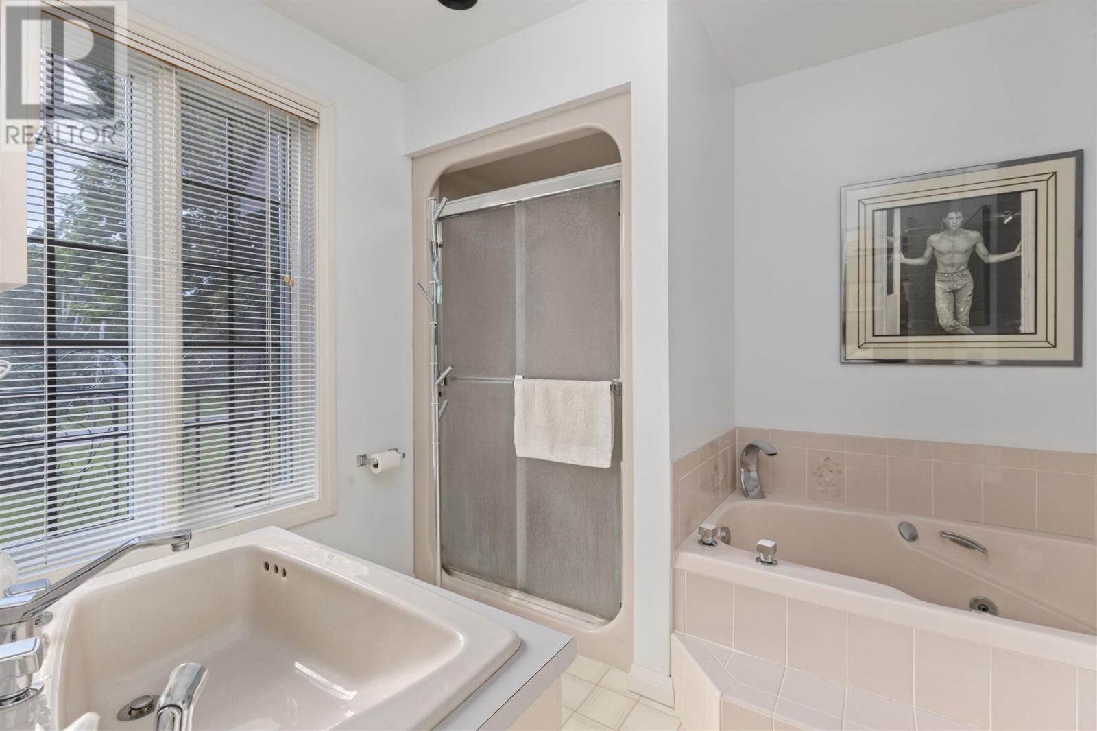Photo 28 of 1409 Littleton St, Richards Landing ON