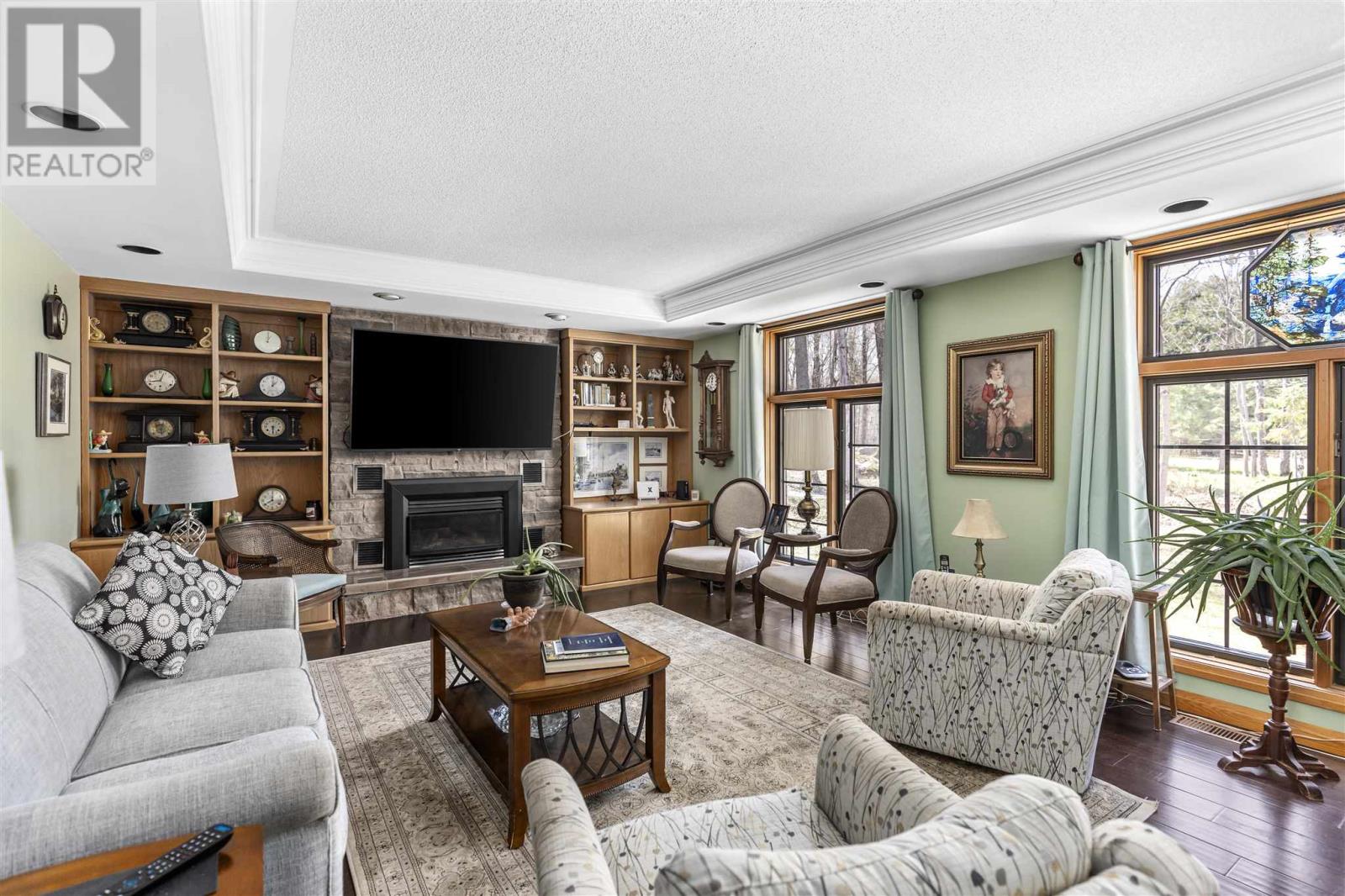 Photo 12 of 1409 Littleton St, Richards Landing ON
