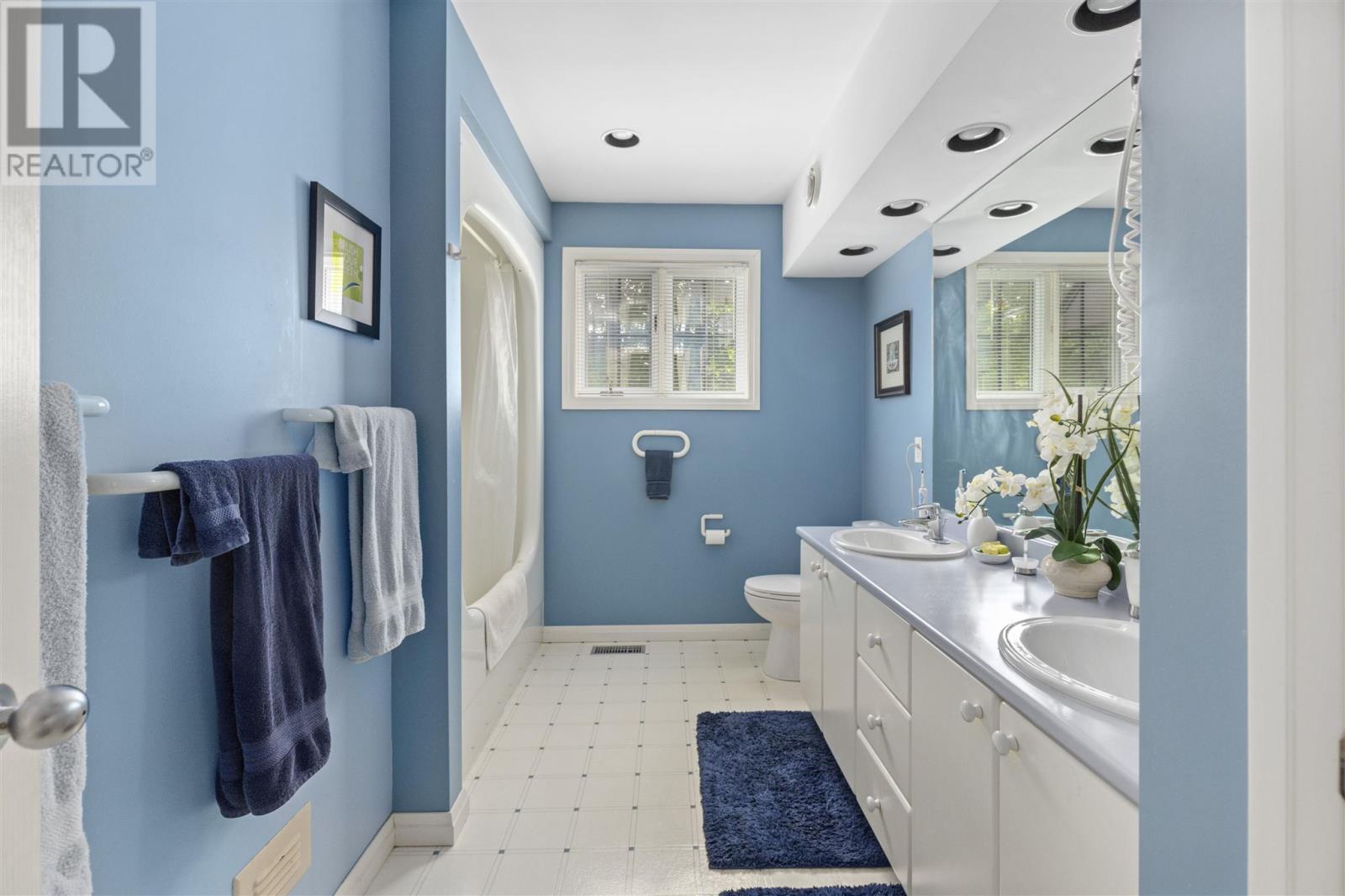 Photo 41 of 1409 Littleton St, Richards Landing ON