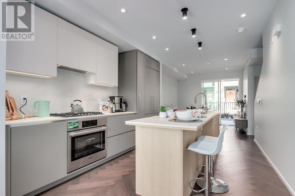 153 785 W 49TH AVENUE, Vancouver