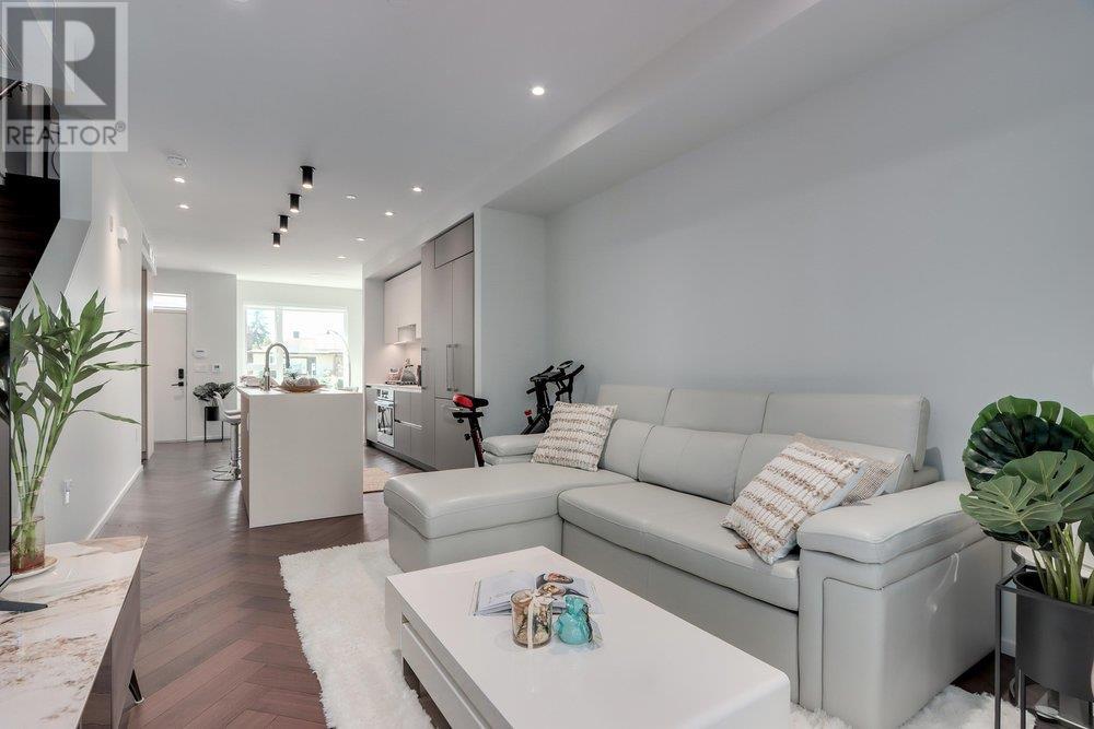 153 785 W 49TH AVENUE, Vancouver